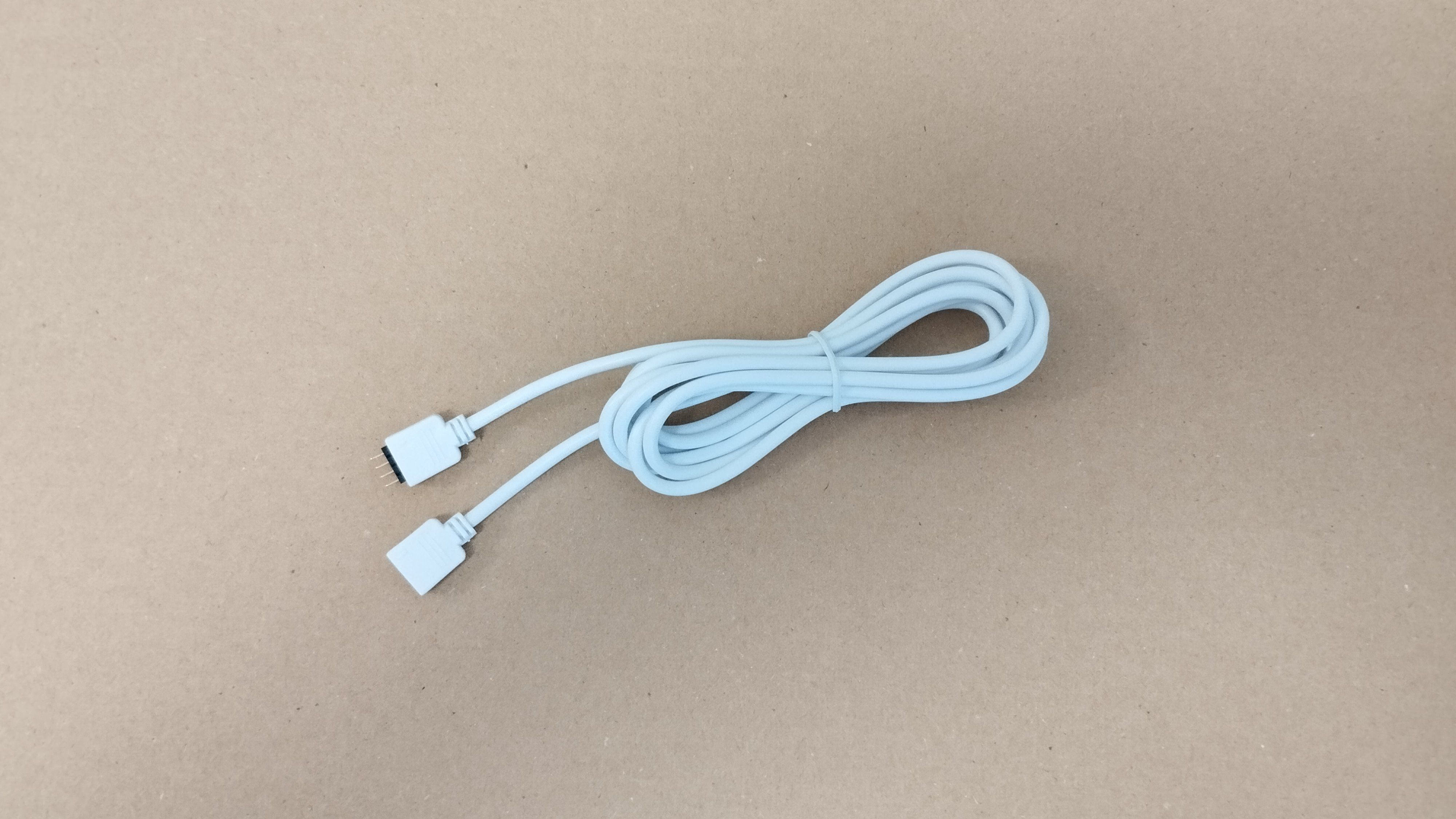 Przedłużacz LED RGB KC ELITTE może służyć do połączenia dwóch ekspozytorów do ciast lub podstaw do fontann czekoladowych.