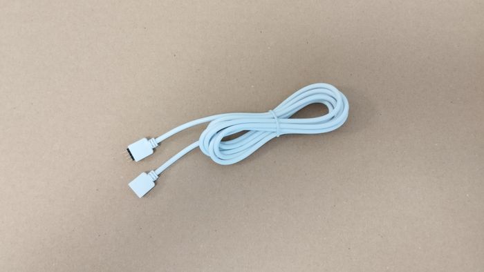 Przedłużacz LED RGB do ekspozytorów i podestów Przedłużacz LED RGB do ekspozytorów i podestów